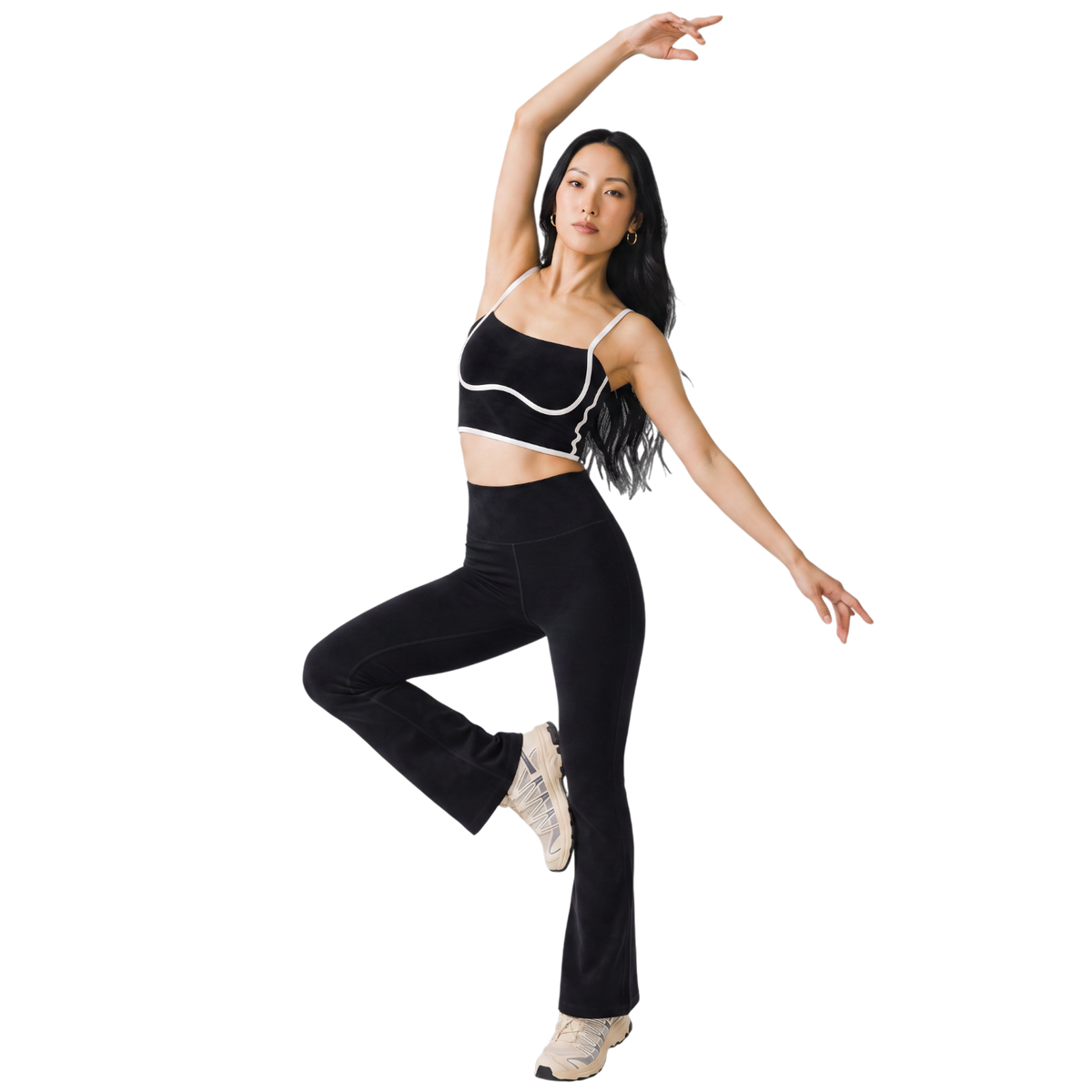 Leggins acampanados deportivos negros con top de tirantes ajustables de My Store 2, ropa cómoda y moderna para ejercicio.