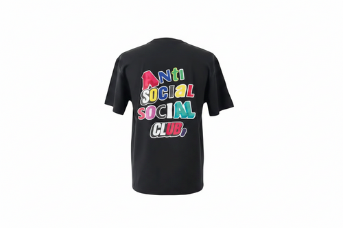 Playera premium Antisocial Club negra con letras de colores, espalda XL, con diseño de letras llamativas, de la marca Selah Boutique.