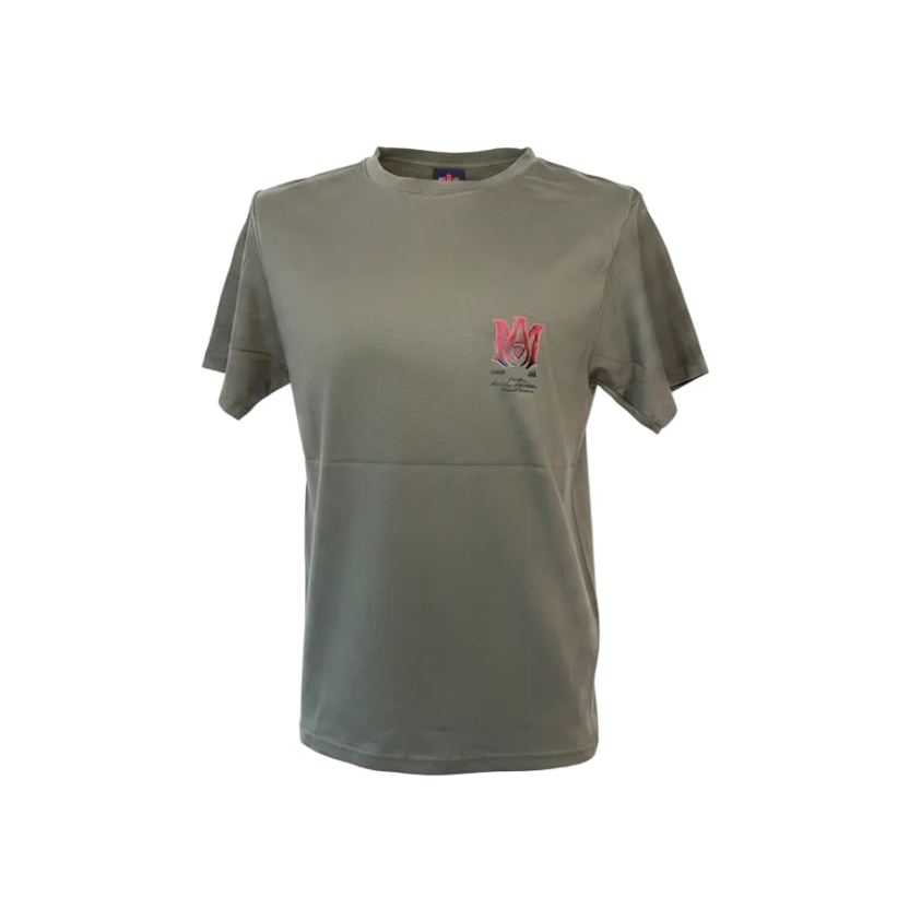 Playera premium AMIRI VERDE G de color verde con logotipo en la parte frontal, diseñada por Selah Boutique.