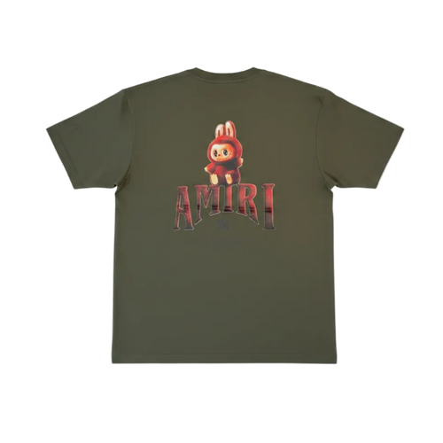 Playera premium AMIRI VERDE G de color verde, diseñada por Selah Boutique, con estilo moderno y detalles en la prenda.