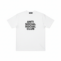 Playera blanca Antisocial Club G de la marca Selah Boutique, diseño de camiseta premium con logo en la parte frontal.