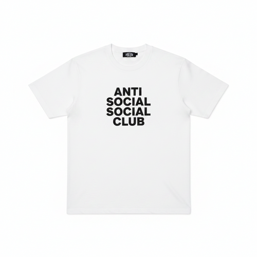Playera blanca Antisocial Club G de la marca Selah Boutique, diseño de camiseta premium con logo en la parte frontal.