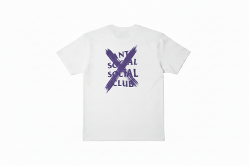 Playera premium blanca Antisocial Club de Selah Boutique, con diseño minimalista y estilo casual para mujer.