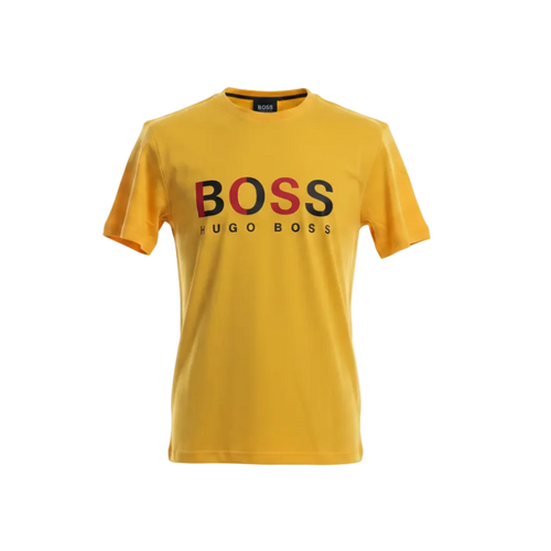 Playera premium BOSS amarilla de Selah Boutique, camiseta de color amarillo brillante con diseño moderno.