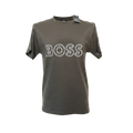 Playera premium BOSS CAFE G de Selah Boutique, diseño moderno y cómodo, en tonos oscuros con detalles en verde.