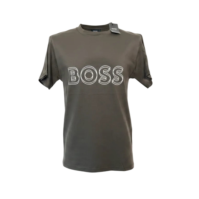 Playera premium BOSS CAFE G de Selah Boutique, diseño moderno y cómodo, en tonos oscuros con detalles en verde.