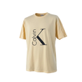 Playera premium CK amarilla en talla XL, de la marca Selah Boutique, con diseño sencillo y cómodo para uso casual.