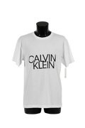 CALVIN KLEIN LETRAS BLANCAS CAMISA NEGRA