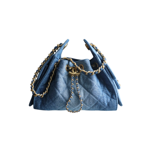 Bolsa Chanel de diseñador G5 de Selah Boutique, elegante y de alta calidad, con detalles icónicos y acabado en cuero.