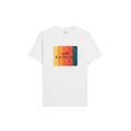 Playera premium Coach Blanca con fondo de colores, diseñada por Selah Boutique, con detalles vibrantes y estilo moderno.