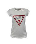 Playera premium blanca para mujer de la marca Guess, estilo casual y moderno, mostrada en la imagen sobre fondo neutro.