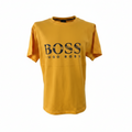 Playera premium amarilla de HUGO BOSS en talla XL, de estilo moderno y cómodo, visible en la imagen.