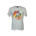 Playera premium Psycho Bunny blanca con logo en colores, de la marca Selah Boutique, visible en la imagen.